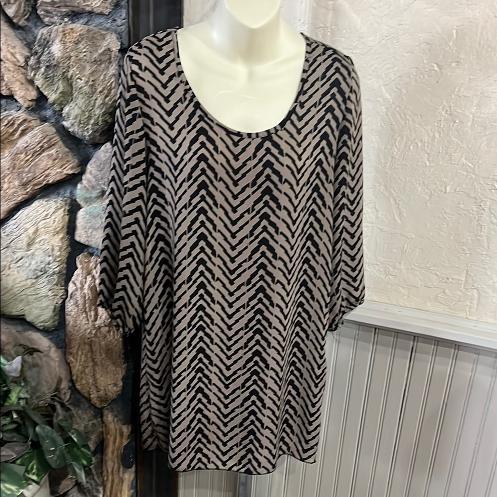 Rue21 Black and Tan 3/4 Sleeve Boxy Blouse